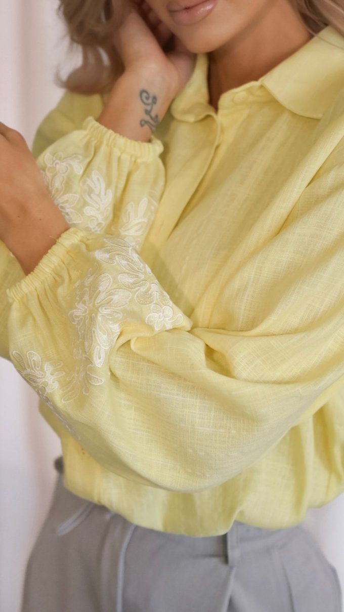 Koszula z haftem CHIC żółta