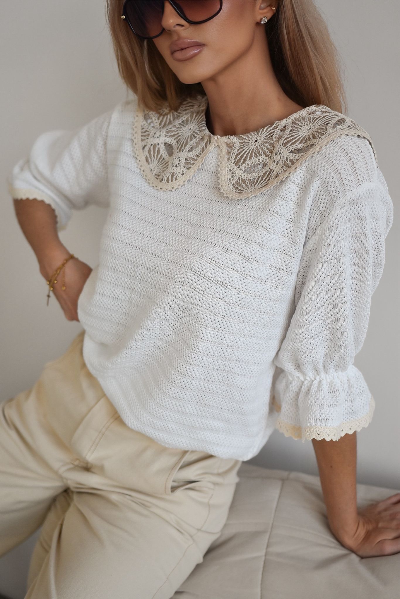 Kołnierzyk z beżowej koronki