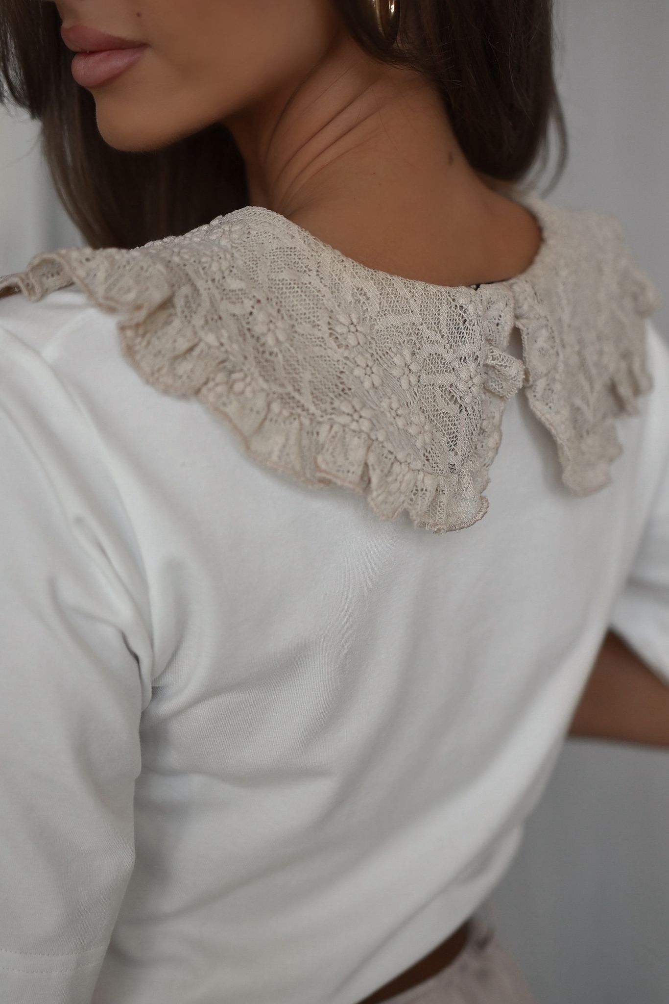 T-shirt z kołnierzykiem PRETA biały