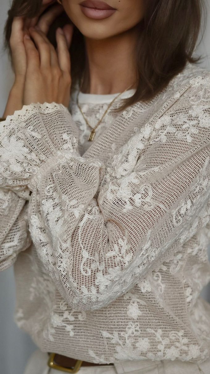 Bluzka z haftem ROSE beżowa