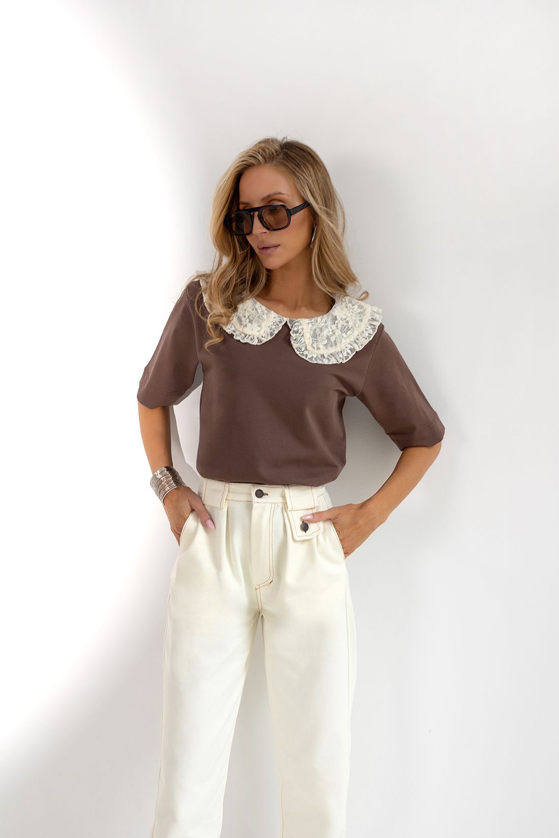 T-shirt z kołnierzykiem PRETA brązowy