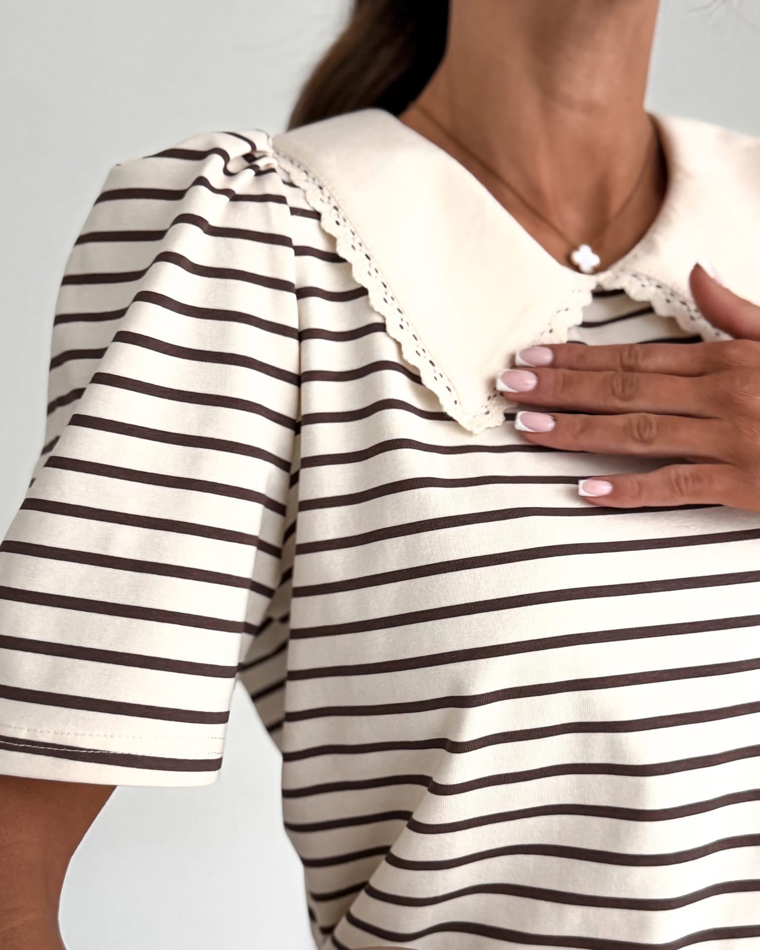 T-shirt z kołnierzykiem SELFIE cream butter