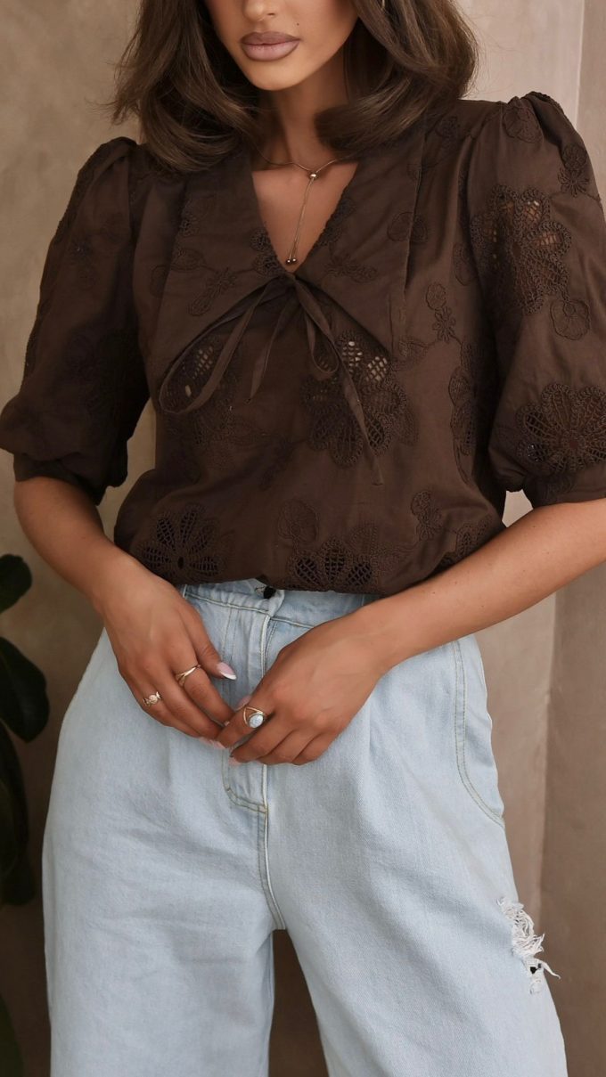 Bluzka z haftem MONICA brązowa